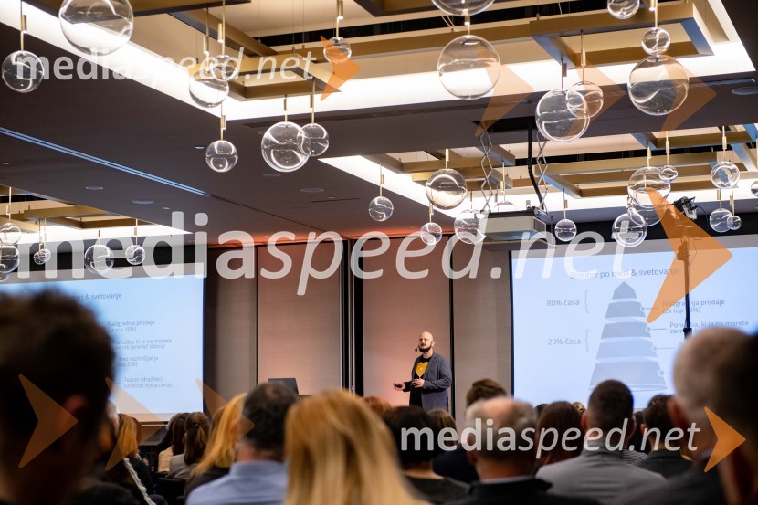  Martin Korošec, organizator, marketinški strokovnjak, avtor, predavatelj, direktor podjetja Rdeča Oranža d.o.o.Digitalni marketing od A do Ž, seminar