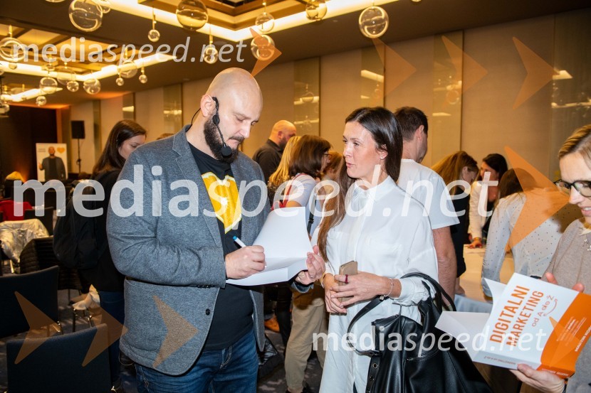 Martin Korošec, organizator, marketinški strokovnjak, avtor, predavatelj, direktor podjetja Rdeča Oranža d.o.o.;  ... Digitalni marketing od A do Ž, seminar