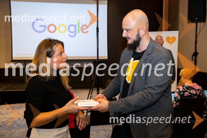  ... ;  Martin Korošec, organizator, marketinški strokovnjak, avtor, predavatelj, direktor podjetja Rdeča Oranža d.o.o.Digitalni marketing od A do Ž, seminar