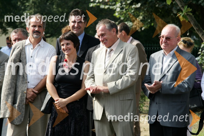Stojan Habjanič, strokovni vodja projekta prenove vrtca, dr. Tatjana Fulder, direktorica PORA (Podjetniška razvojna agencija)
Gornja Radgona ... in Feri Horvat, poslanec državnega zboraEnergetsko varčen vrtec Manka Golarja