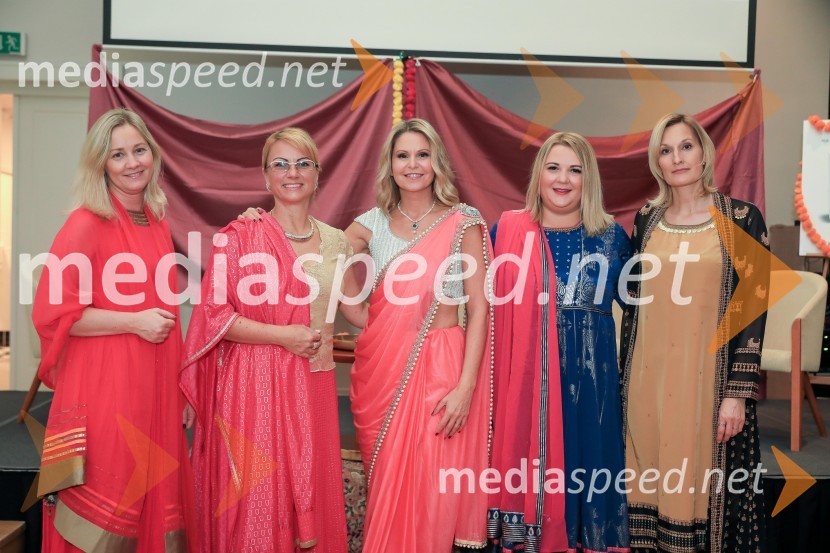  Mateja Kodermac, Union hoteli d.d.;  Saška Žvan; dr. Saša Božič, Koordinatorka projekta WEF Slovenia 2020 in Executive Coachinja;  Petra Tolja, lastnica agencije Pure Travel;  Vesna GombačVerjemi, predstavitev knjige