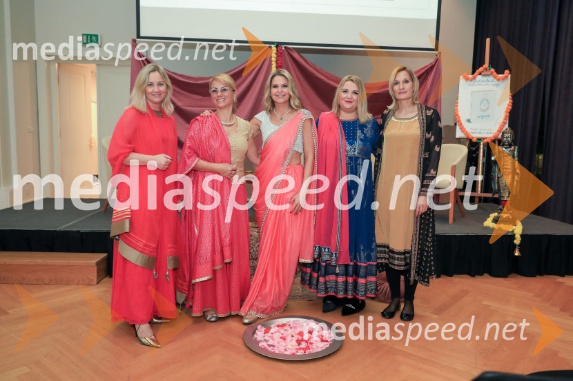  Mateja Kodermac, Union Hotels Collection.;  Saška Žvan; dr. Saša Božič, Koordinatorka projekta WEF Slovenia 2020 in Executive Coachinja;  Petra Tolja, lastnica agencije Pure Travel;  Vesna GombačVerjemi, predstavitev knjige