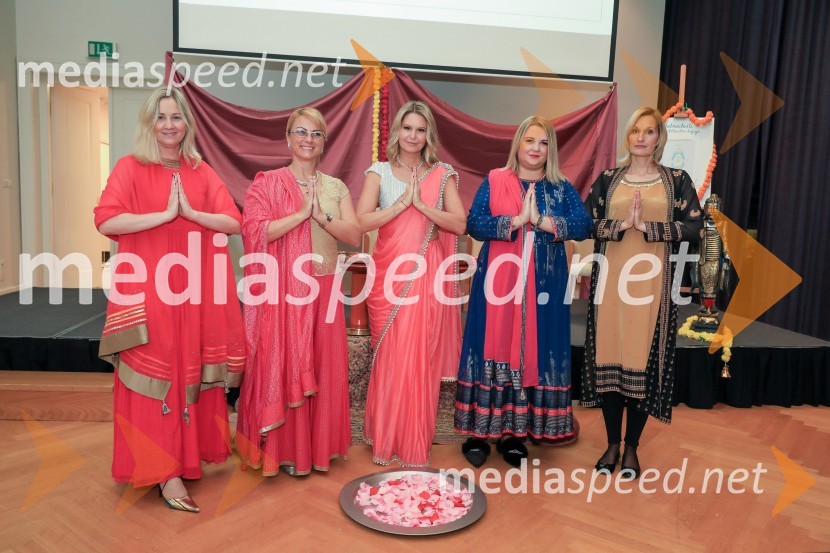  Mateja Kodermac, Union Hotels Collection.;  Saška Žvan; dr. Saša Božič, Koordinatorka projekta WEF Slovenia 2020 in Executive Coachinja;  Petra Tolja, lastnica agencije Pure Travel;  Vesna GombačVerjemi, predstavitev knjige