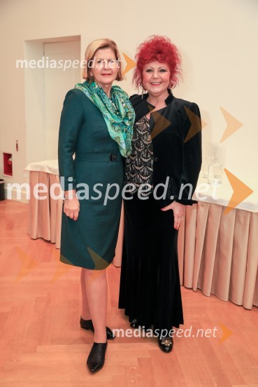  Sonja Zorn;  Majda  Zabukovec Brčvak,  so-lastnica Motela MednoVerjemi, predstavitev knjige