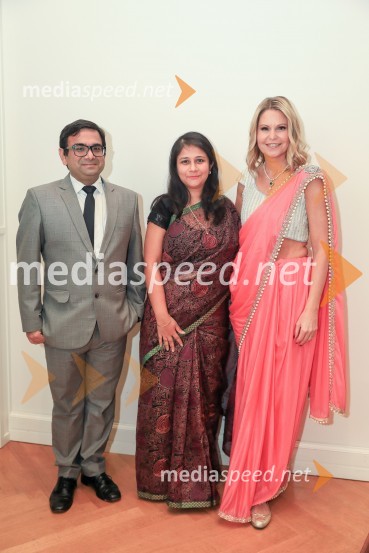  Ravi  Kumar Jain,  drugi sekretar Indijske Ambasade v Sloveniji;  ... ; dr. Saša Božič, Koordinatorka projekta WEF Slovenia 2020 in Executive CoachinjaVerjemi, predstavitev knjige