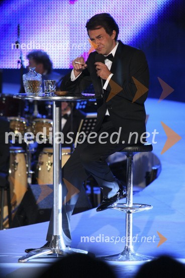 Jure Ivanušič, igralec in voditelj prireditve v slogu Deana MartinaSlovenska popevka 2008