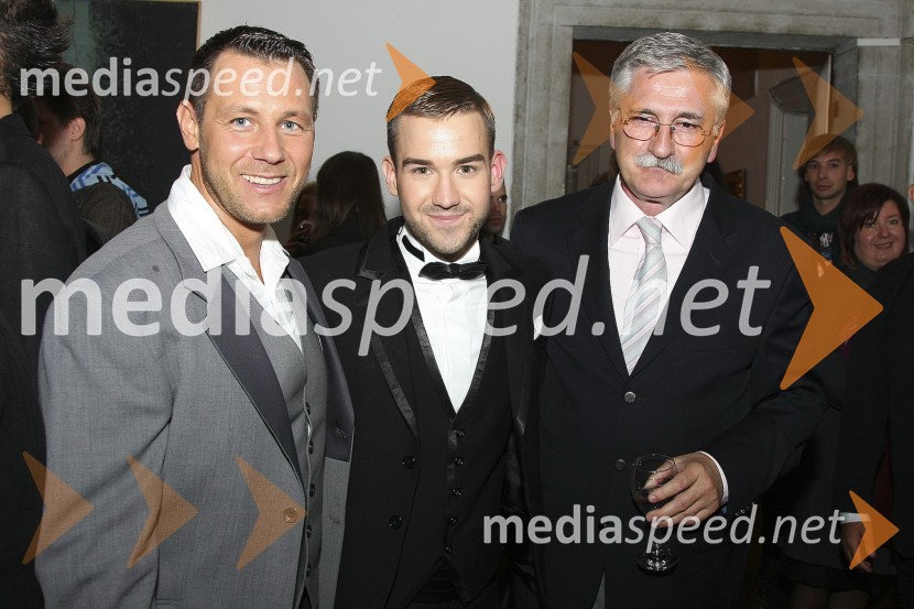 Marko Vozelj, pevec, Anžej Dežan, pevec in Petar Radovič, odgovorni urednik razvedrilnega programa RTV SlovenijaSlovenska popevka 2008