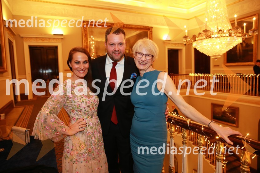  Tjaša  Čarman, odvetnica;  Gašper Čarman, direktor eVino;  ... Christmas Gala v Londonu