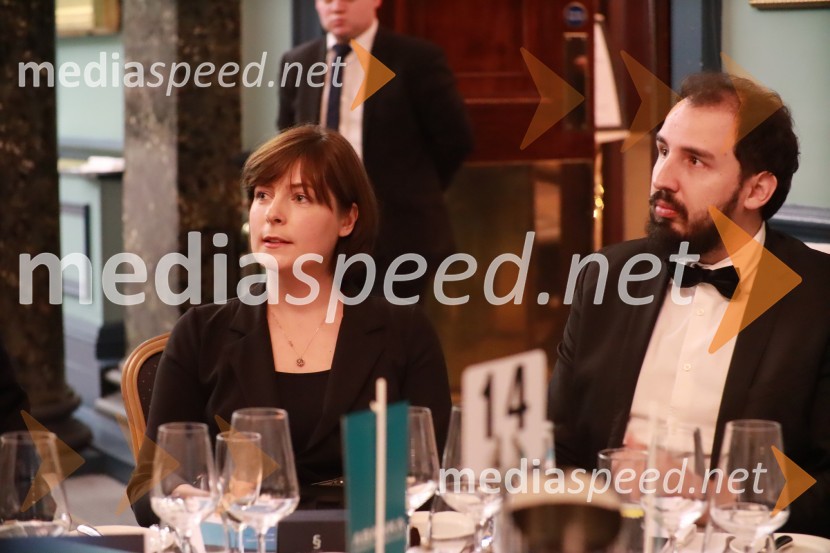  Vanja Čas, lastnica agencije My Oysters in Pippa Consulting;  Peter Merc, Lemur Legal in član AmCham Young Leaders ClubChristmas Gala v Londonu