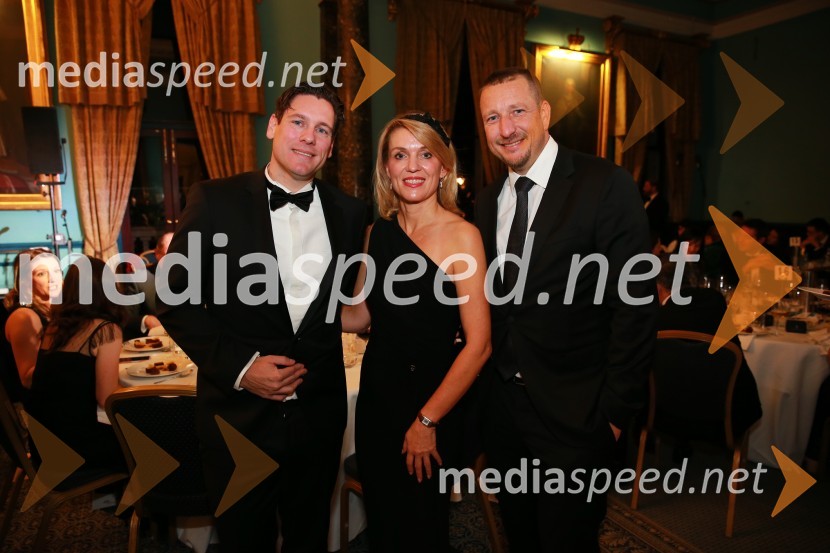  Gregor Jenko, predsednik uprave podjetja Salus;  Barbara Uranjek, direktorica, Britansko-slovenska gospodarska zbornica;  Gregor Pilgram, član uprave holdinga Generali CEEChristmas Gala v Londonu