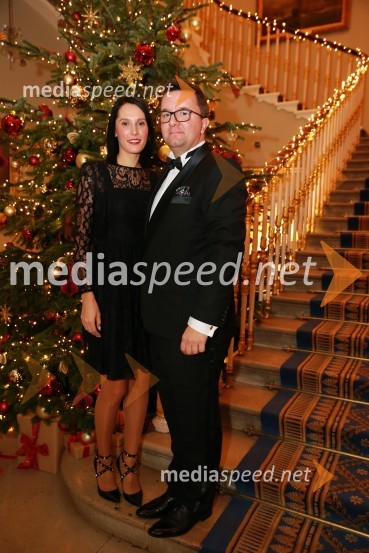  Petra Krilič;  Žiga Vavpotič, predsednik upravnega odbora, Outfit7Christmas Gala v Londonu