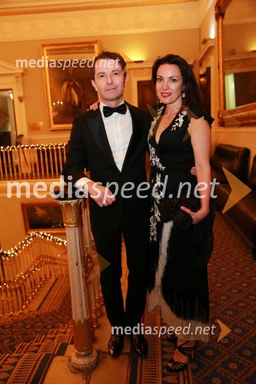  Tomaž Orešič, podpredsednik skupine Resalta;  Tijana Orešič Barač, dr. med. specialistka dermatologijeChristmas Gala v Londonu