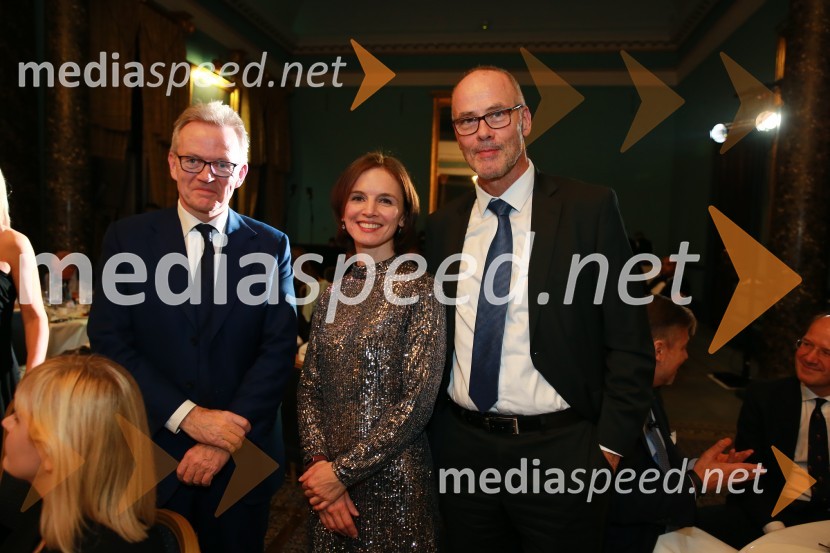  Nigel  Higgins, predsednik uprave Barclays;  Sophie Honey, veleposlanica Združenega kraljestva Velika Britanija in Severna Irska v Republiki Sloveniji;  Jože  Lenič, predsednik uprave Abanka	Christmas Gala v Londonu