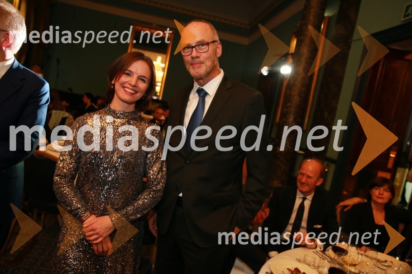  Sophie Honey, veleposlanica Združenega kraljestva Velika Britanija in Severna Irska v Republiki Sloveniji;  Jože  Lenič, predsednik uprave Abanka	Christmas Gala v Londonu