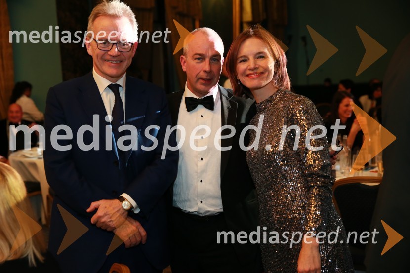  Nigel  Higgins, predsednik uprave Barclays;  Paul  Farrelly, britanski poslanec;  Sophie Honey, veleposlanica Združenega kraljestva Velika Britanija in Severna Irska v Republiki SlovenijiChristmas Gala v Londonu