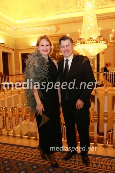  Ana Stanič, odvetnica;  Božo  Černila, direktor, TrimoChristmas Gala v Londonu