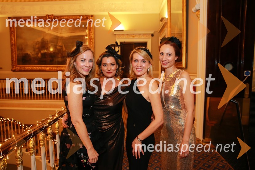  Mateja Matzele Golob;  Ana Lazovski, oblikovalka klobukov in maskerka;  Barbara Uranjek, direktorica, Britansko-slovenska gospodarska zbornica;  Sara Ana ŽerkoChristmas Gala v Londonu