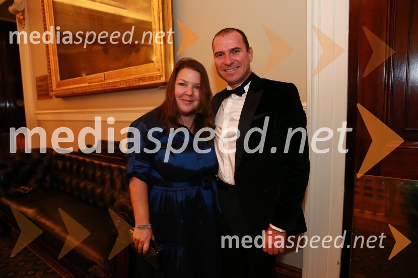  Tjaša Kolenc Filipčič, vodja upravljanja z blagovno znamko in direktorica marketinga v Skupini Triglav;  ... Christmas Gala v Londonu