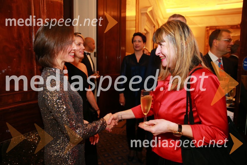  Sophie Honey, veleposlanica Združenega kraljestva Velika Britanija in Severna Irska v Republiki Sloveniji;  Darja  Golež, namestnica veleposlanika Slovenije v Združenem kraljestvuChristmas Gala v Londonu