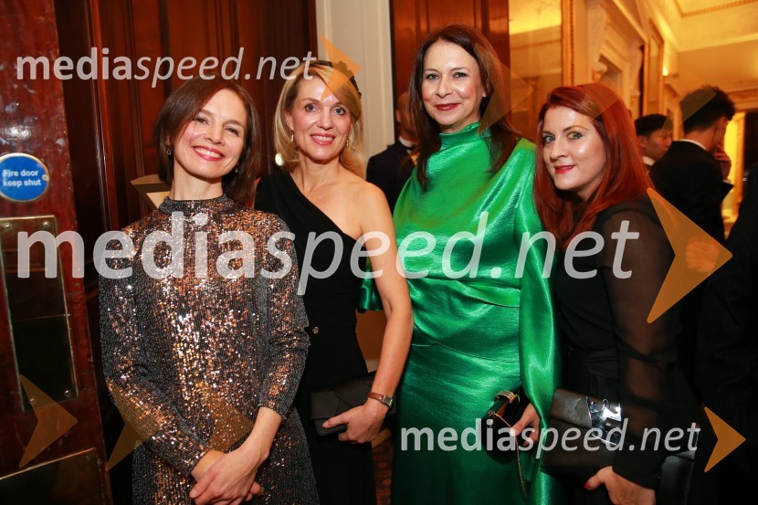  Sophie Honey, veleposlanica Združenega kraljestva Velika Britanija in Severna Irska v Republiki Sloveniji;  Barbara Uranjek, direktorica, Britansko-slovenska gospodarska zbornica;  Nina Kojima, bivša dopisnica RTV v Združenem Kraljestvu, režiserka in producentka;  Aleksandra Barič, Britansko veleposlaništvo v LjubljaniChristmas Gala v Londonu