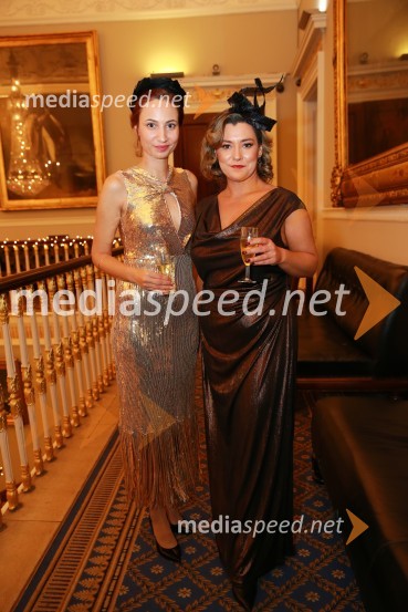  Sara Ana Žerko;  Ana Lazovski, oblikovalka klobukov in maskerkaChristmas Gala v Londonu