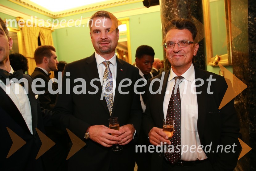  Tadej Rupel, veleposlanik Republike Slovenije v Združenem kraljestvu Velike Britanije in Severne Irske; dr. Imre Balogh, finančnikChristmas Gala v Londonu