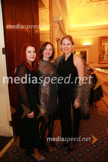  Aleksandra Barič, Britansko veleposlaništvo v Ljubljani;  Sophie Honey, veleposlanica Združenega kraljestva Velika Britanija in Severna Irska v Republiki Sloveniji;  Ana Stanič, odvetnicaChristmas Gala v Londonu