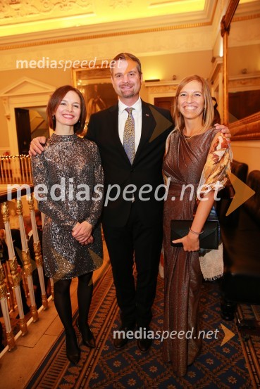  Sophie Honey, veleposlanica Združenega kraljestva Velika Britanija in Severna Irska v Republiki Sloveniji;  Tadej Rupel, veleposlanik Republike Slovenije v Združenem kraljestvu Velike Britanije in Severne Irske; dr. Valentina Prevolnik Rupel, ministrica za zdravjeChristmas Gala v Londonu