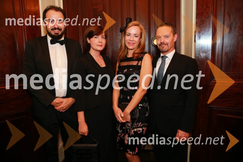  Peter Merc, Lemur Legal in član AmCham Young Leaders Club;  Vanja Čas, lastnica agencije My Oysters in Pippa Consulting;  Mateja Matzele Golob;  Matej  Golob Matzele,  član uprave, AbankaChristmas Gala v Londonu