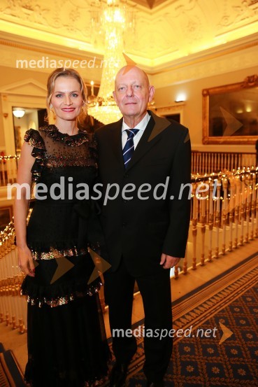  Katarina Kresal, pravnica in političarka, nekdanja ministrica za notranje zadeve;  Miro Senica, odvetnikChristmas Gala v Londonu