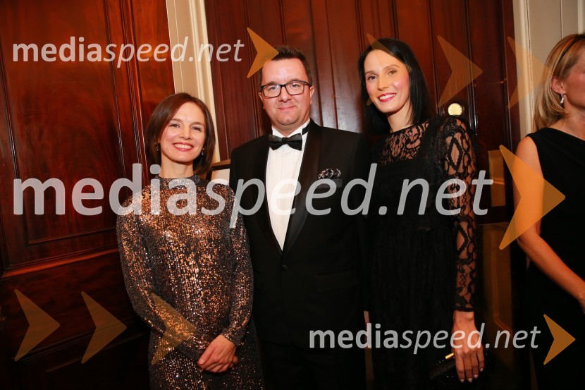  Sophie Honey, veleposlanica Združenega kraljestva Velika Britanija in Severna Irska v Republiki Sloveniji;  Žiga Vavpotič, predsednik upravnega odbora, Outfit7;  Petra KriličChristmas Gala v Londonu