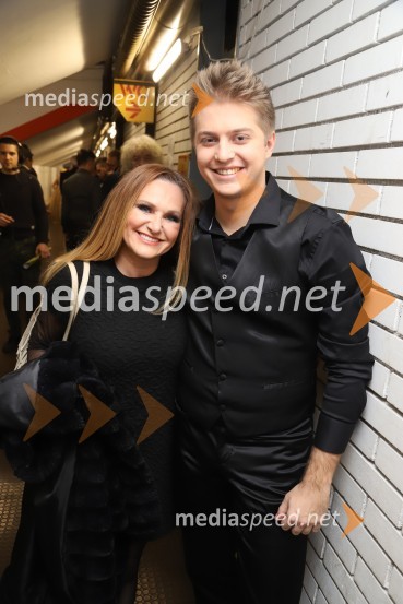  Nuša Derenda, pevka;  ... Silvestrski pozdrav 2019