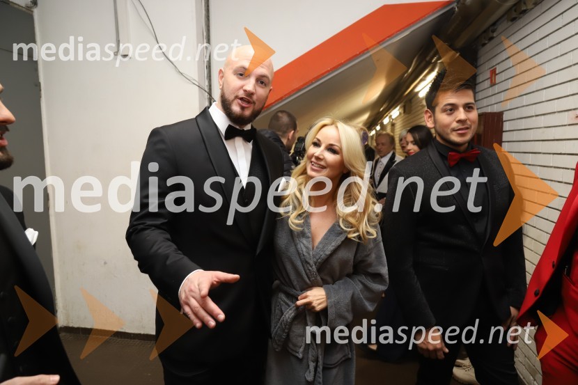  Jure Jaklič, Skupina Kvatropirci;  Saša Lendero, pevka, voditeljica;   Isaac Palma, pevecSilvestrski pozdrav 2019
