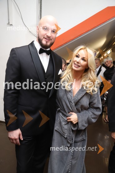  Jure Jaklič, Skupina Kvatropirci;  Saša Lendero, pevka, voditeljicaSilvestrski pozdrav 2019