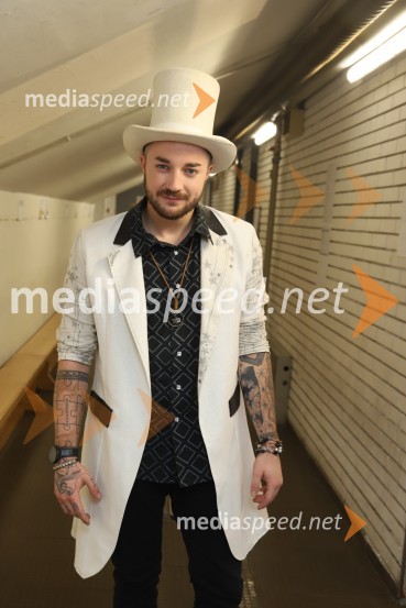  Dejan Krajnc, skupina, Poskočni muzikantiSilvestrski pozdrav 2019