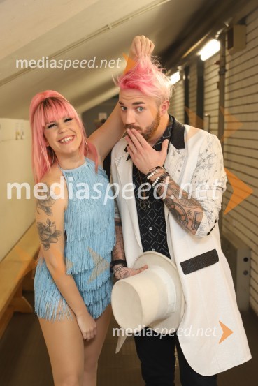  Nika Zorjan, pevka;  Dejan Krajnc, skupina, Poskočni muzikantiSilvestrski pozdrav 2019