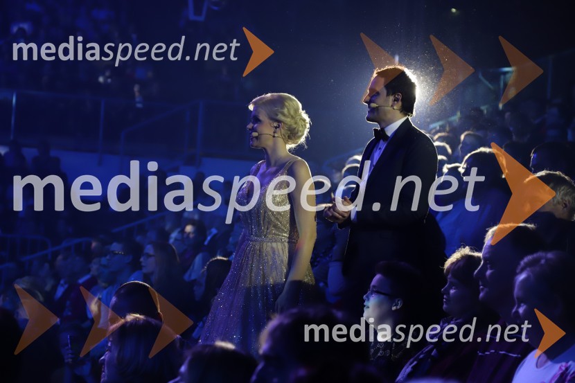  Darja Gajšek, pevka, voditeljica;  Blaž Švab, pevec, skupina ModrijaniSilvestrski pozdrav 2019