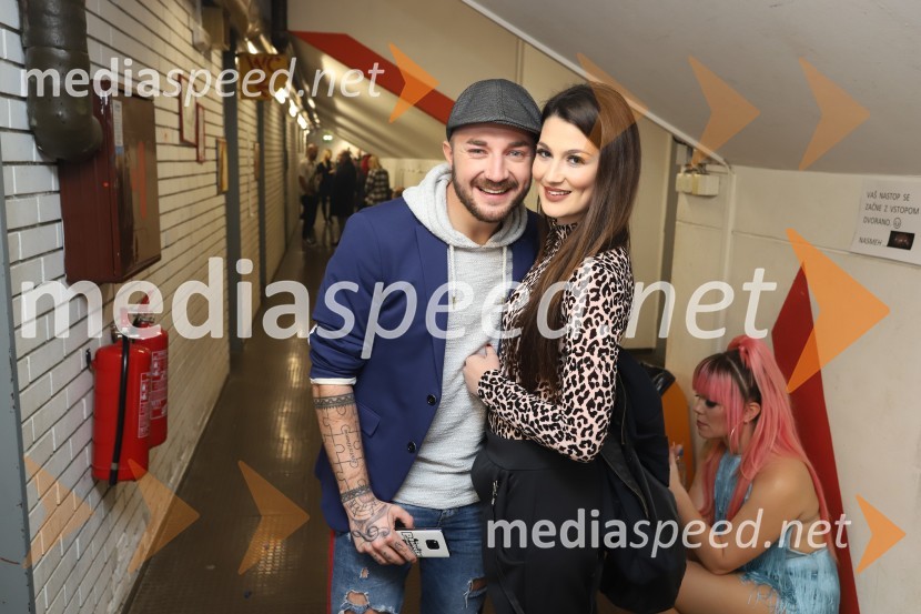  Dejan Krajnc, skupina, Poskočni muzikanti;  Ana PlaninšekSilvestrski pozdrav 2019