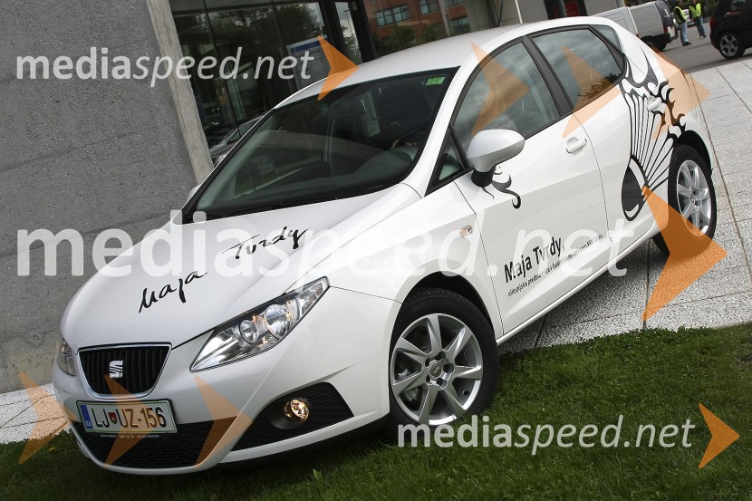 Maja Tvrdy, igralka badmintona in nova Seat IbizaPredaja Seata Ibize Maji Tvrdy, olimpijski predstavnici v badmintonu na OI v Pekingu