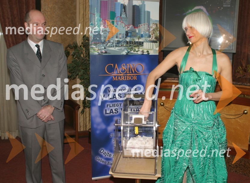 Renato Kovač, član uprave Casina Maribor in Barbra Drnač, plesna novinarka in urednica oddaje Parada plesaBarbra Drnač