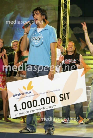 Pevec Domen KumerMelodije morja in sonca