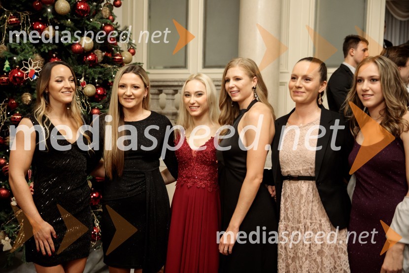   Anja  Osterman , kajakašica;  Špela Ponomarenko Janič, kajakašica ;  Janja Garnbret, slovenska športna plezalka;  ... ;  ... ;  Kaja Juvan, tenisačicaŠportnik leta 2019