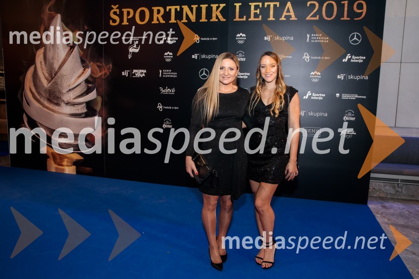  Špela Pomarenko Janjić, kajakašica;   Anja  Osterman , kajakašicaŠportnik leta 2019