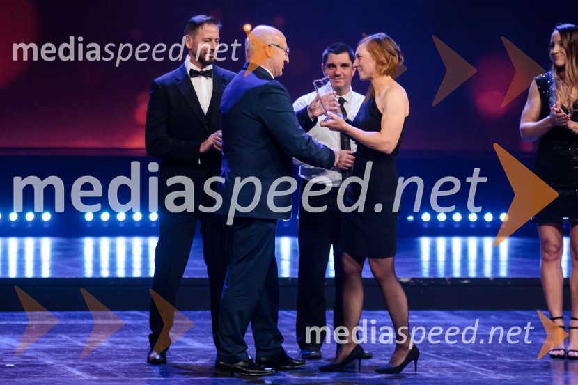  Alberto Giuliani, selektor Slovenske odbojkarske reprezentance;  Viki Krevsel, nekdanji odbojkarski trener;  ... ;  Eva Terčelj, svetovna prvakinja v kajaku in kanujuŠportnik leta 2019