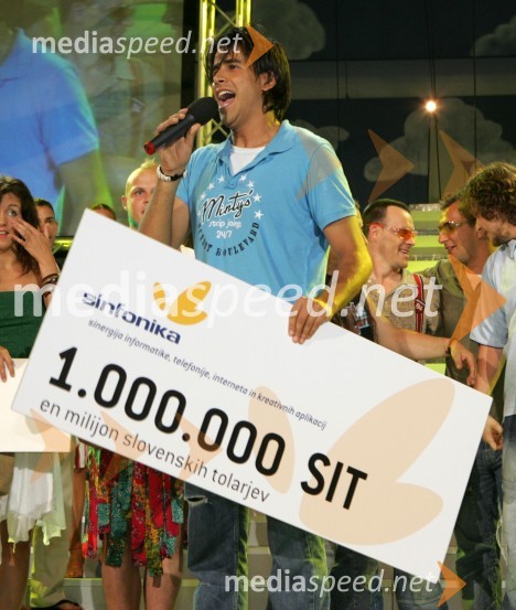 Pevec Domen KumerMelodije morja in sonca