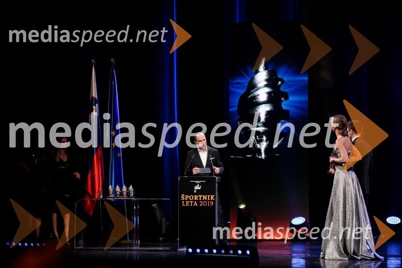  Robert Lešnik, vodja zunanjega oblikovanja, Mercedes-Benz;  Ajda Smrekar, igralka;  Saša  Jerković, novinarŠportnik leta 2019