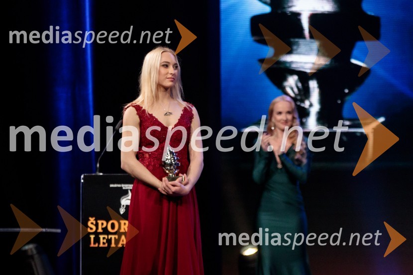  Janja Garnbret, slovenska športna plezalka;  Nika Kljun, plesalkaŠportnik leta 2019