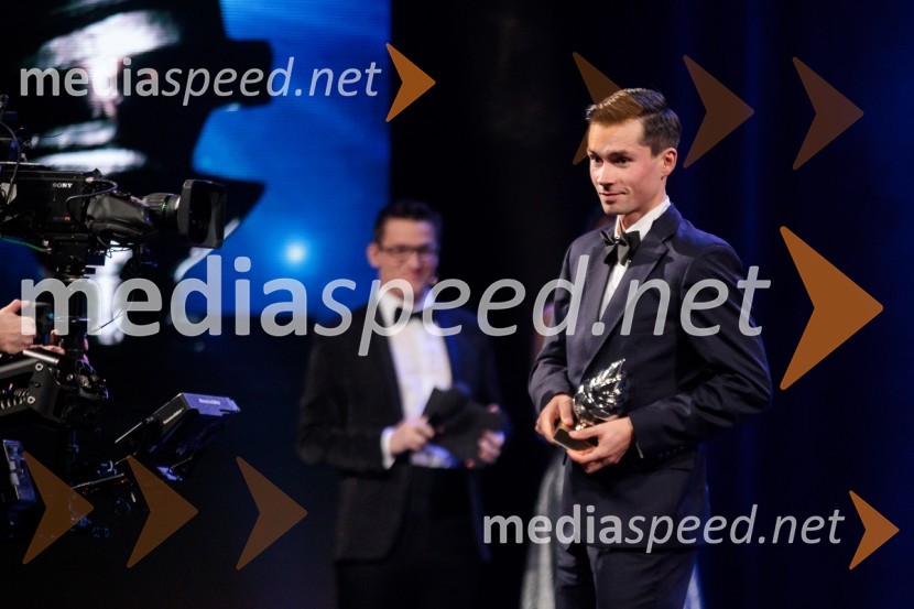  Saša  Jerković, novinar;  Primož Roglič, smučarski skakalec in kolesarŠportnik leta 2019