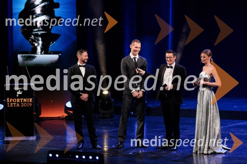  Alberto Giuliani, selektor Slovenske odbojkarske reprezentance;  Tine  Urnaut, kapetan slovenske odbojkarske reprezentance;  Saša  Jerković, novinar;  Ajda Smrekar, igralkaŠportnik leta 2019