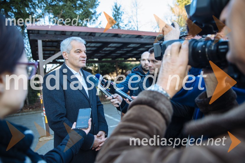  Aleksander Saša Arsenovič, župan, Mestna občina MariborŽupanov obisk MO Maribor intervencijskih služb, porodnišnice in Doma pod Gorco